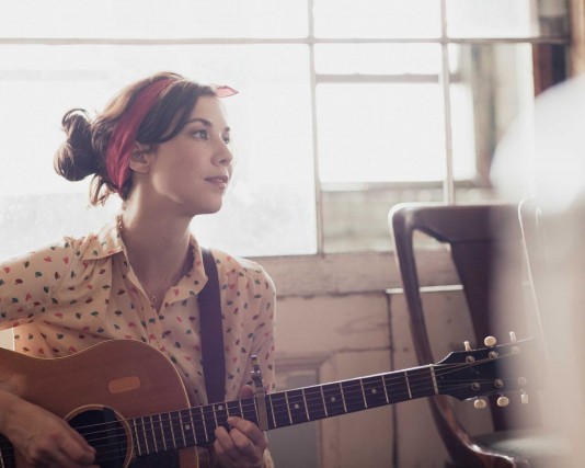 Lisa Hannigan announces new single and tour with Richard Hawley