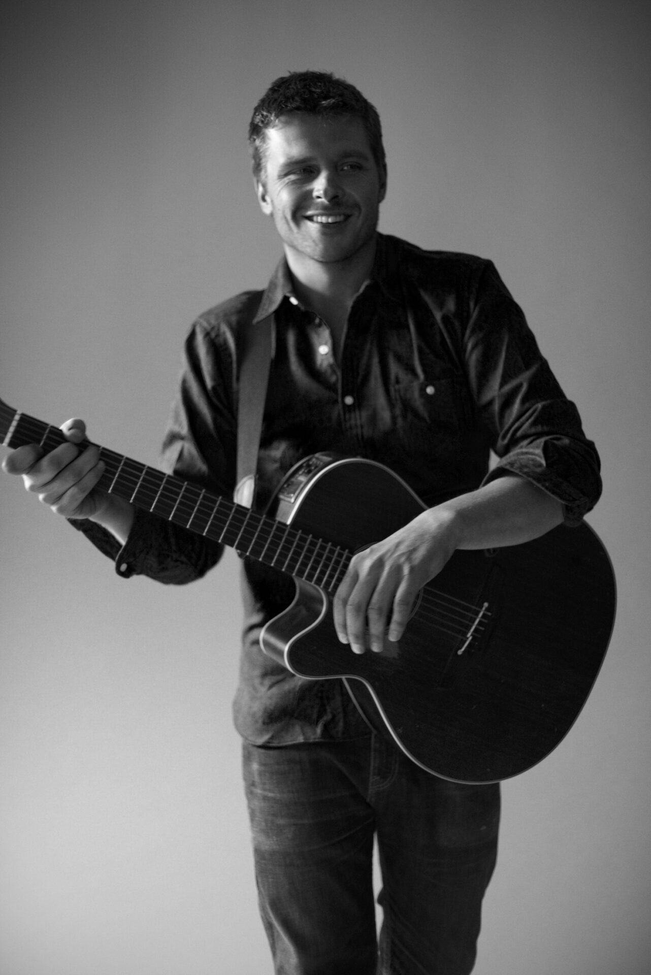 Humphrey Milles releases video for 'She's Climbing My Tree'