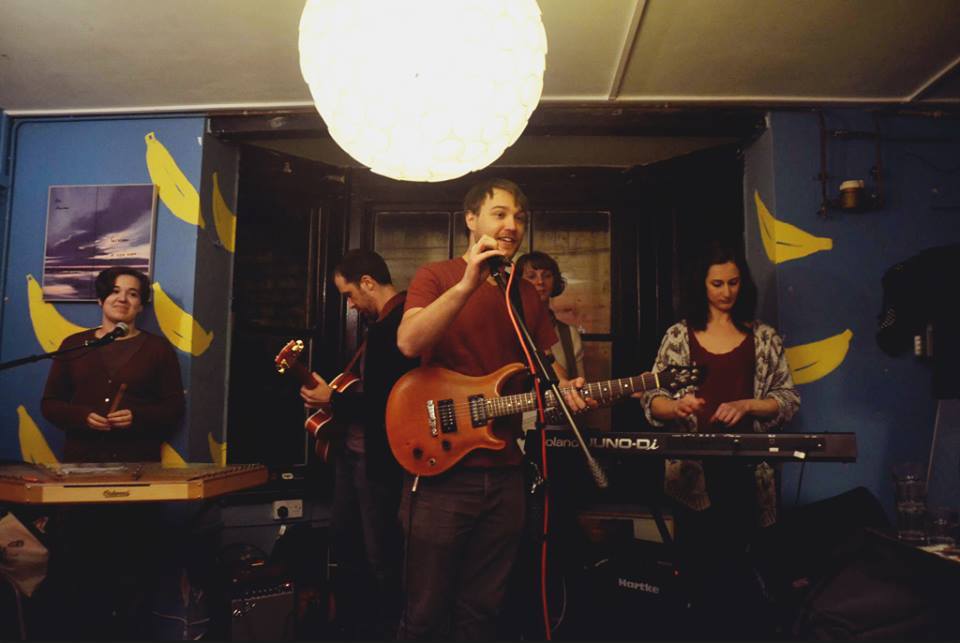 VIDEO PREMIERE: Tape Runs Out - 'Friends'