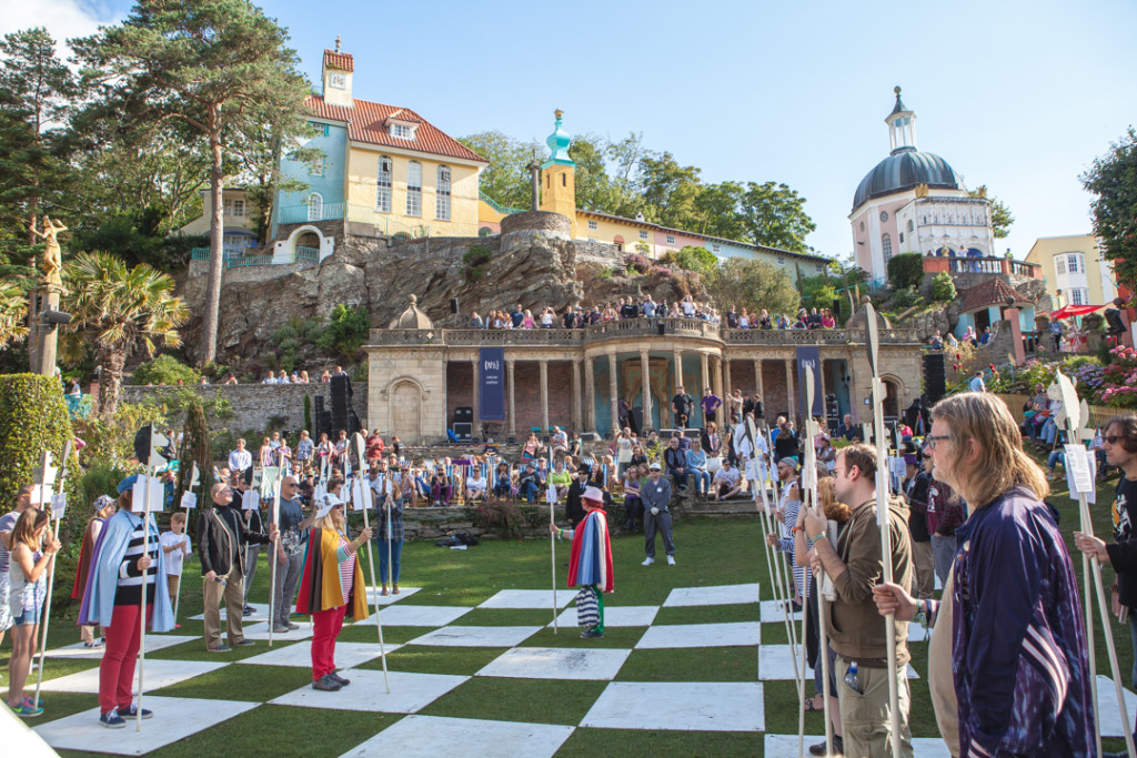 No6 human chess