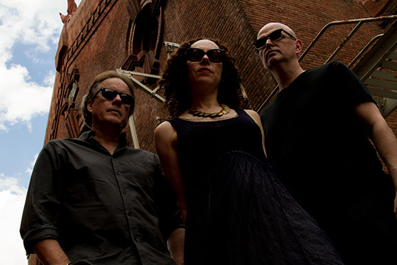 Track Of The Day #1070: Tulipomania - On The Outside [PREMIERE]