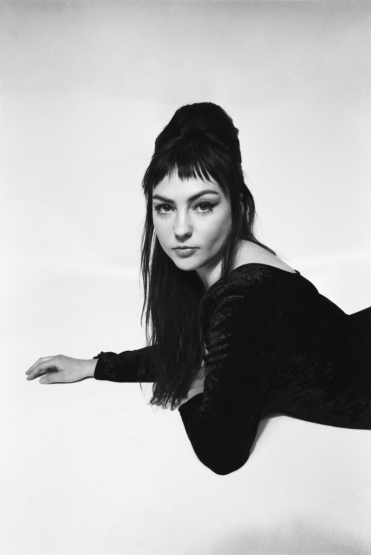 NEWS: Angel Olsen shares video for sweeping new single 'Lark' & Euro Dates with Hand Habits