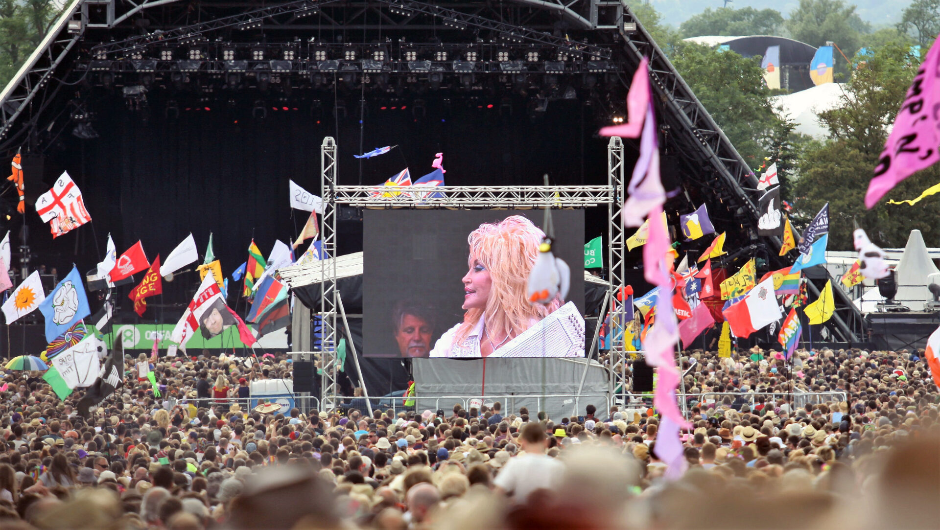 Dolly Parton Pyramid Stage 2014 scaled