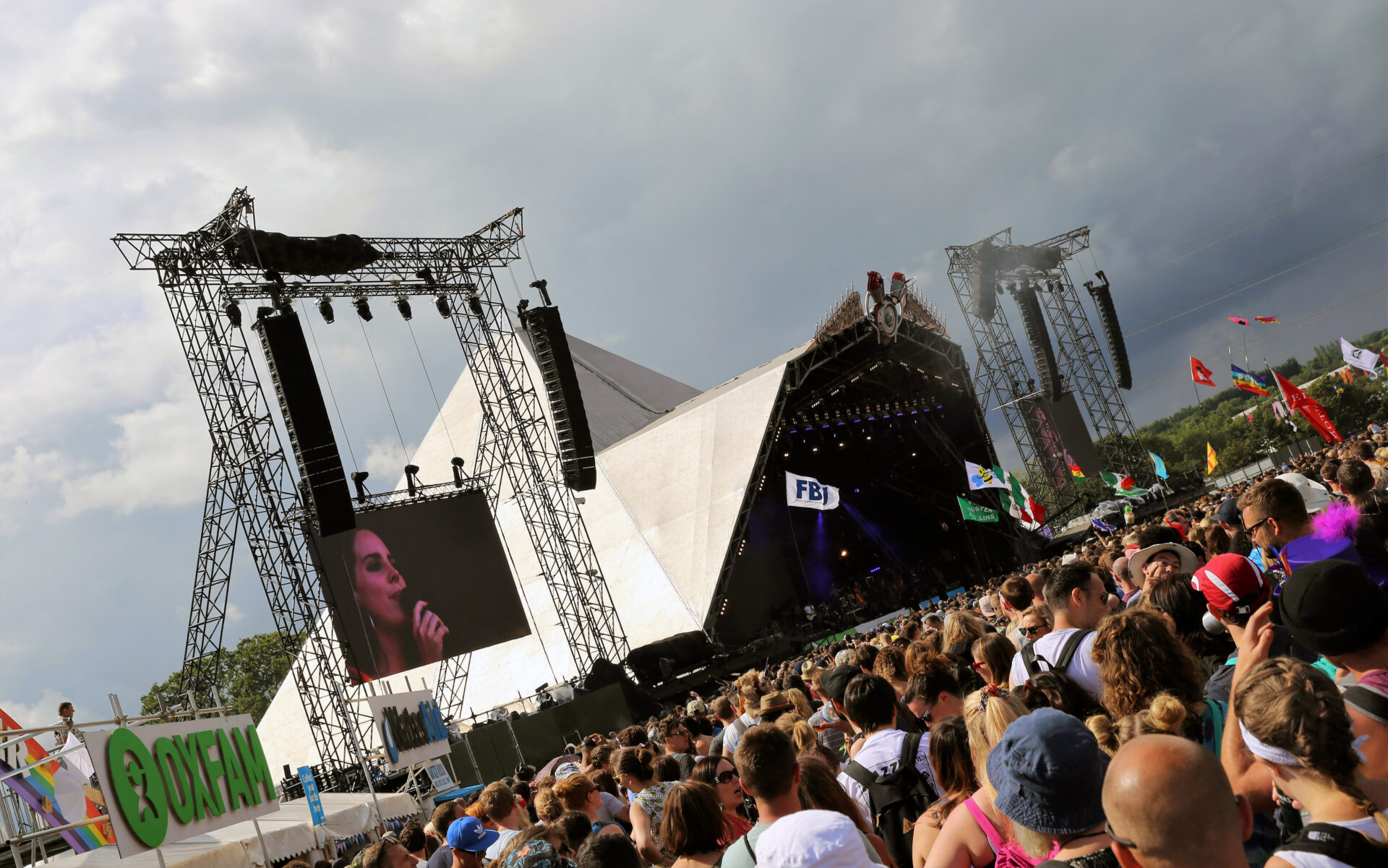 Lana Del Rey Pyramid Stage 2014 scaled