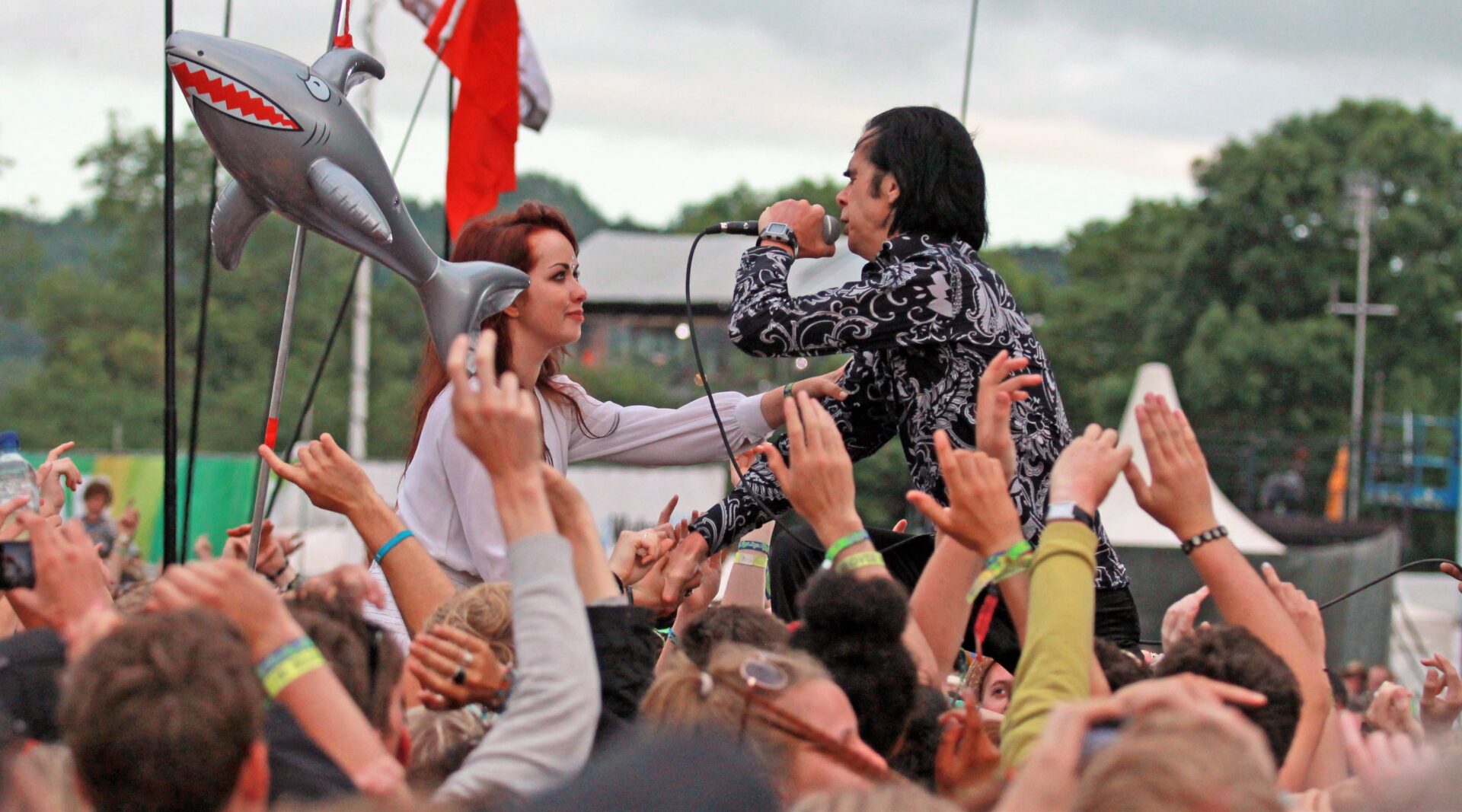 Nick Cave during Stagger Lee Pyramid Stgae 2013 scaled