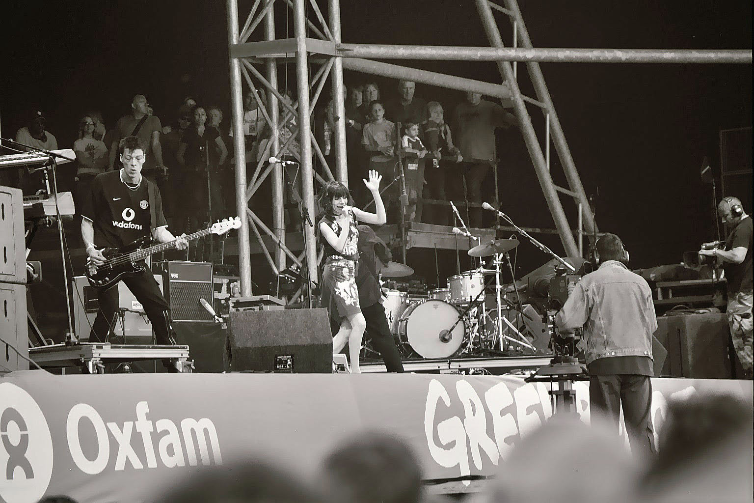 PJ Harvey Pyramid Stage 2004