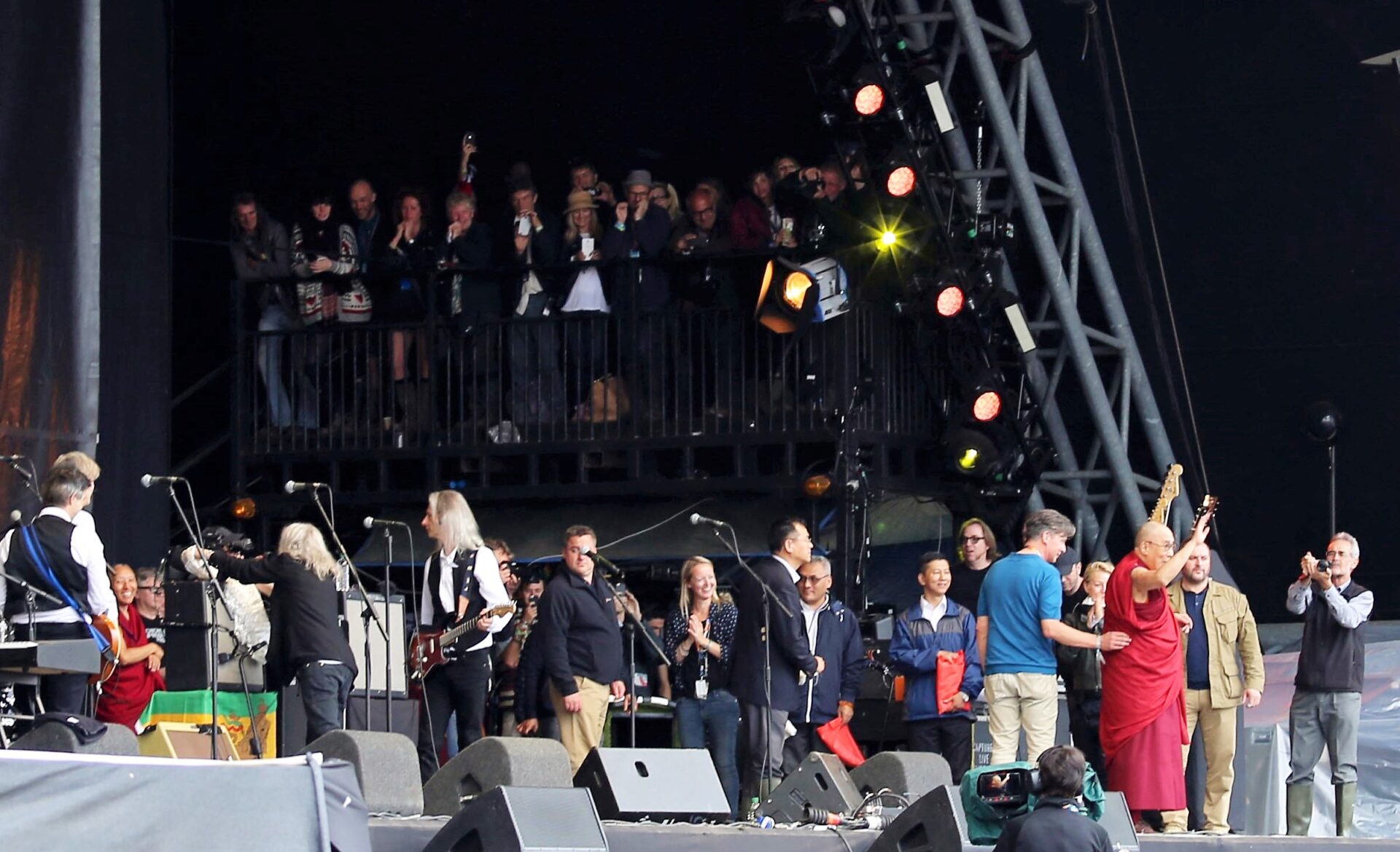 The Dalai Lama on the Pyramid Stage with The Pattis Smith GRoup 2015