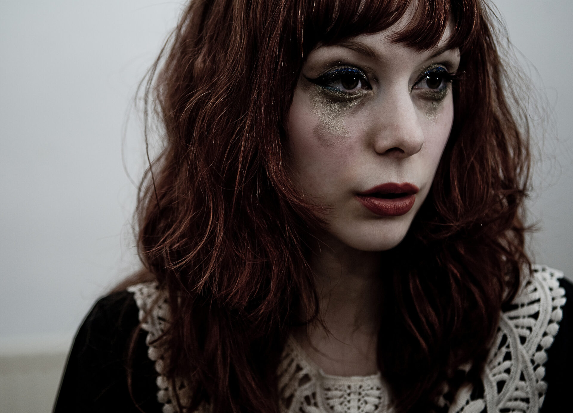 NEWS: The Anchoress shares video for new single 'The Art of Losing' 2