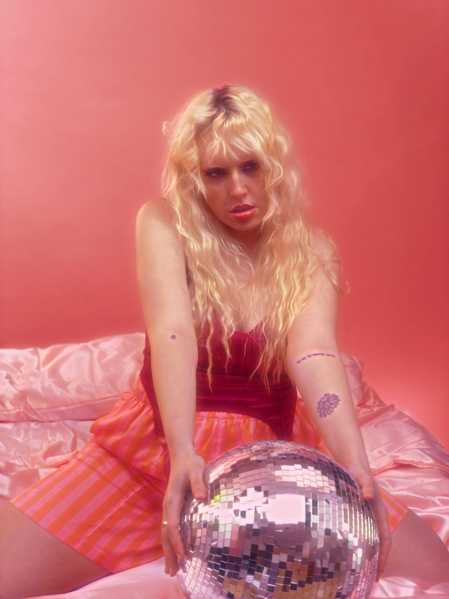 NEWS: Foxgluvv returns with video for recent single '1:00AM'