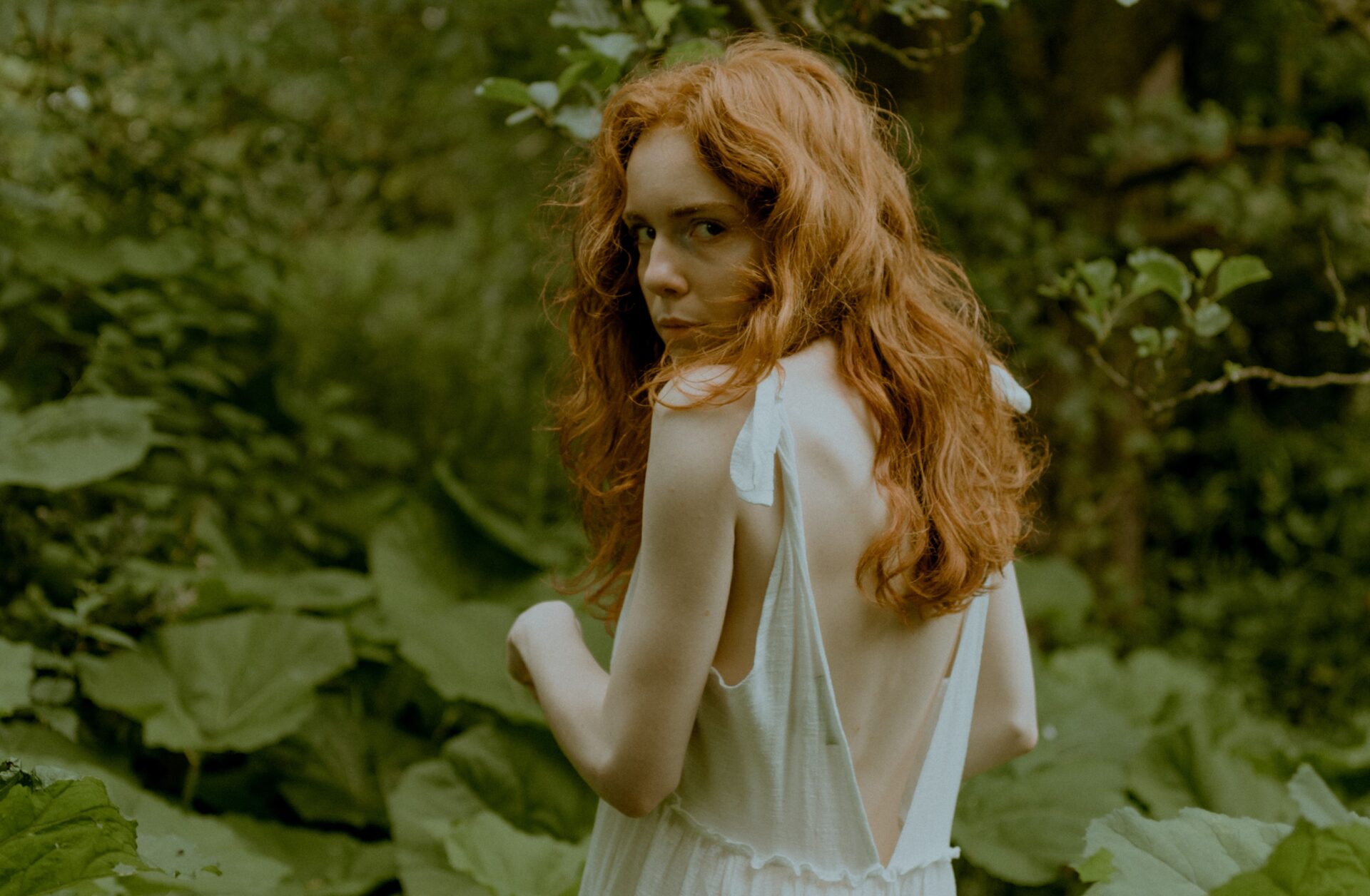 NEWS: Elanor Moss shares debut single 'Soundings' 2