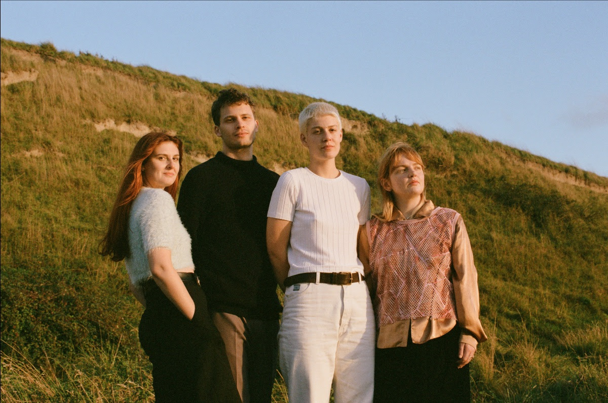 NEWS: Porridge Radio release lead single 'Back to the Radio' for forthcoming third album