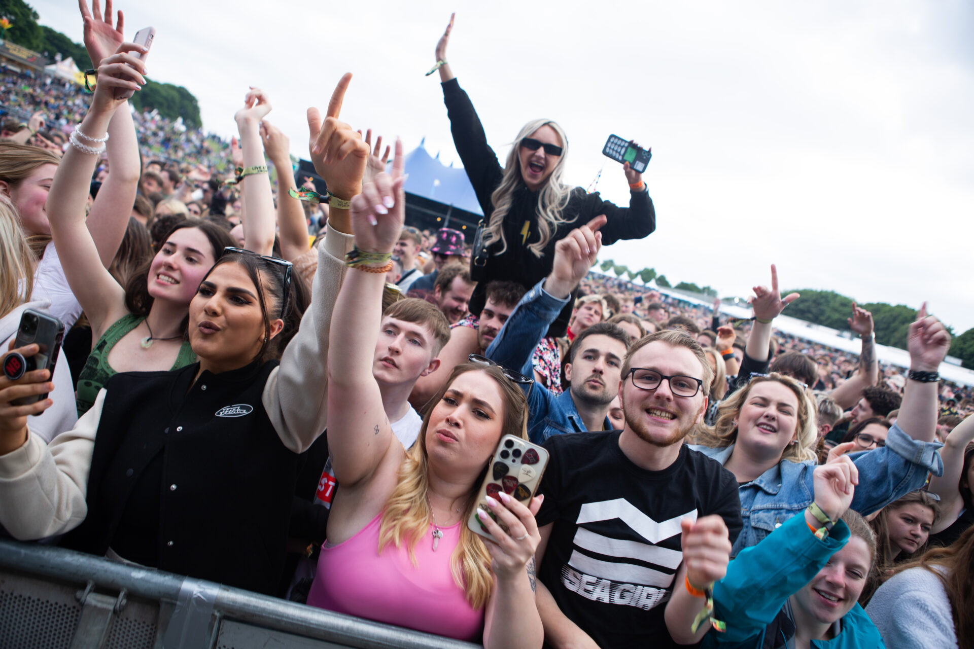 FESTIVAL REPORT: Live At Leeds In The Park 24 SEA GIRLS JAMIE MACMILLAN PHOTOS 4 scaled