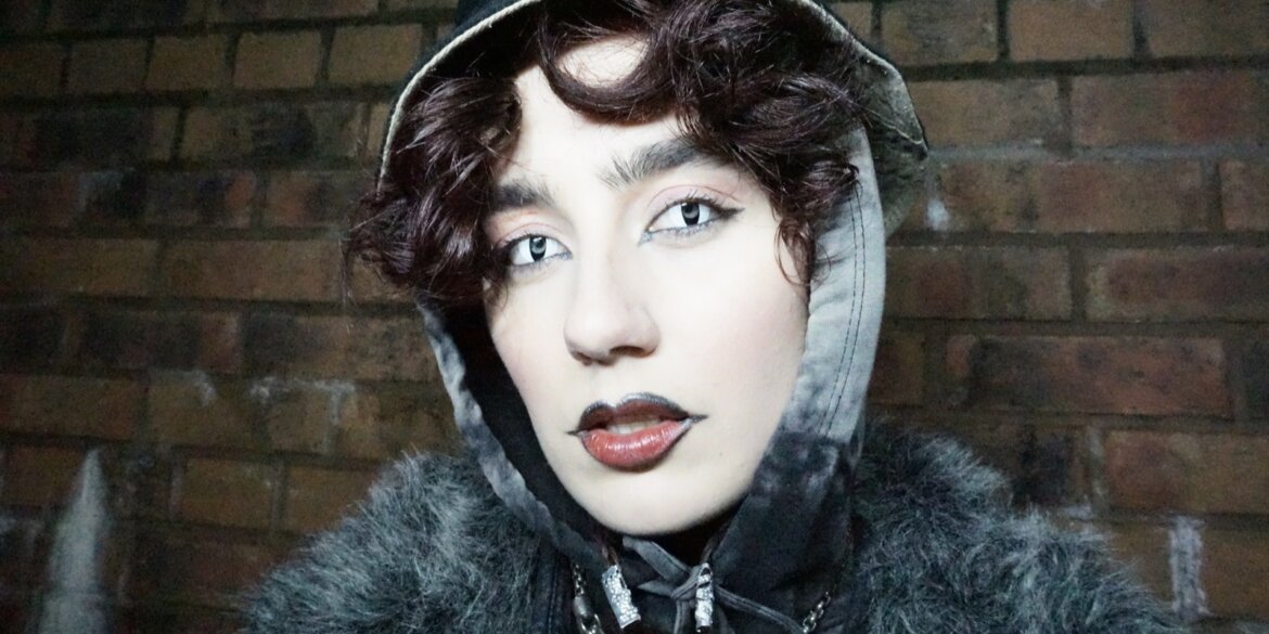 NEWS: Scarlett-Rose releases new EP 'For Feathered Things' 1