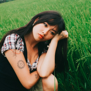 NEWS: Beabadoobee returns with new single 'Glue Song' ahead of European and US headline tour and Taylor Swift supports