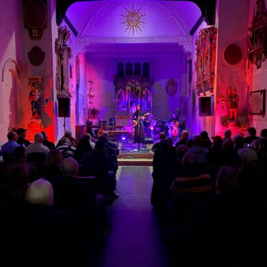 NEWS: Roxanne De Bastion releases live album 'live at St. Pancras Old Church'