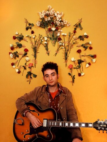 NEWS: Tom Emlyn shares 'It doesn't bother me' ahead of album and tour