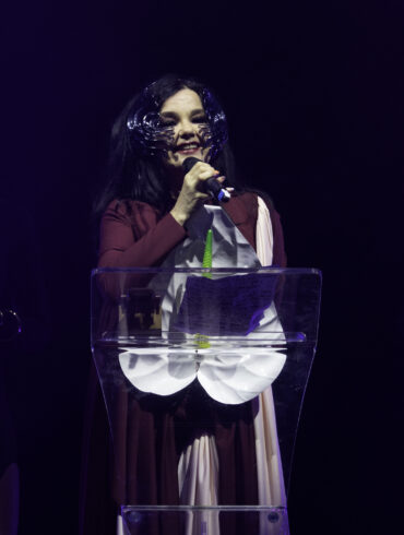 Bjork Winner Best Live Performer 2 credit @santiagraphy.jpg