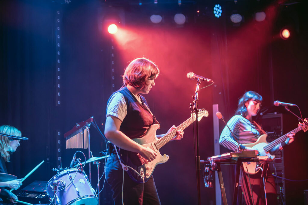 LIVE: Girl Ray – Belgrave Music Hall, Leeds, 28/11/2023 23 064 Enhanced NR