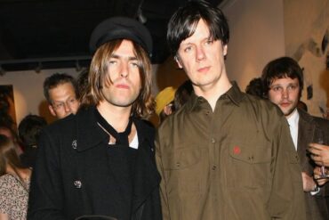 liam gallagher john squire chris jackson 1 696x442 1