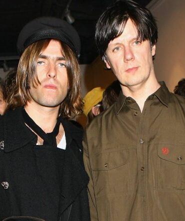 liam gallagher john squire chris jackson 1 696x442 1