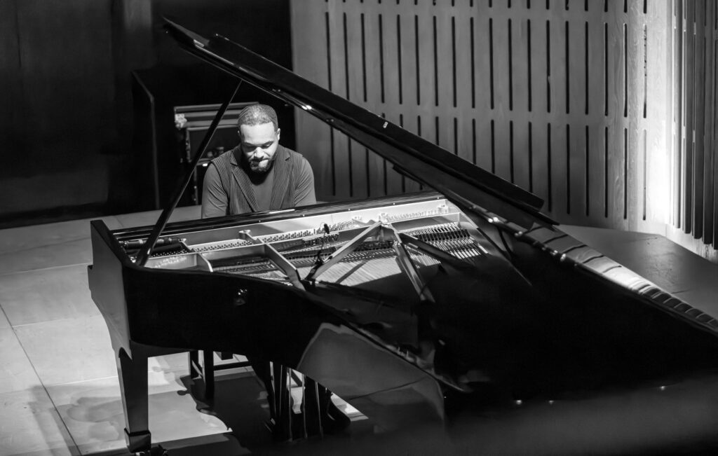 LIVE: Sullivan Fortner – Howard Assembly Room, Leeds, 26/03/2024 24 048 Enhanced NR