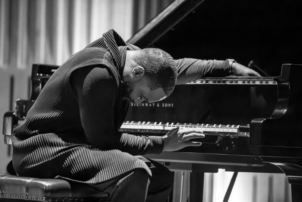 LIVE: Sullivan Fortner – Howard Assembly Room, Leeds, 26/03/2024 23 067 Enhanced NR