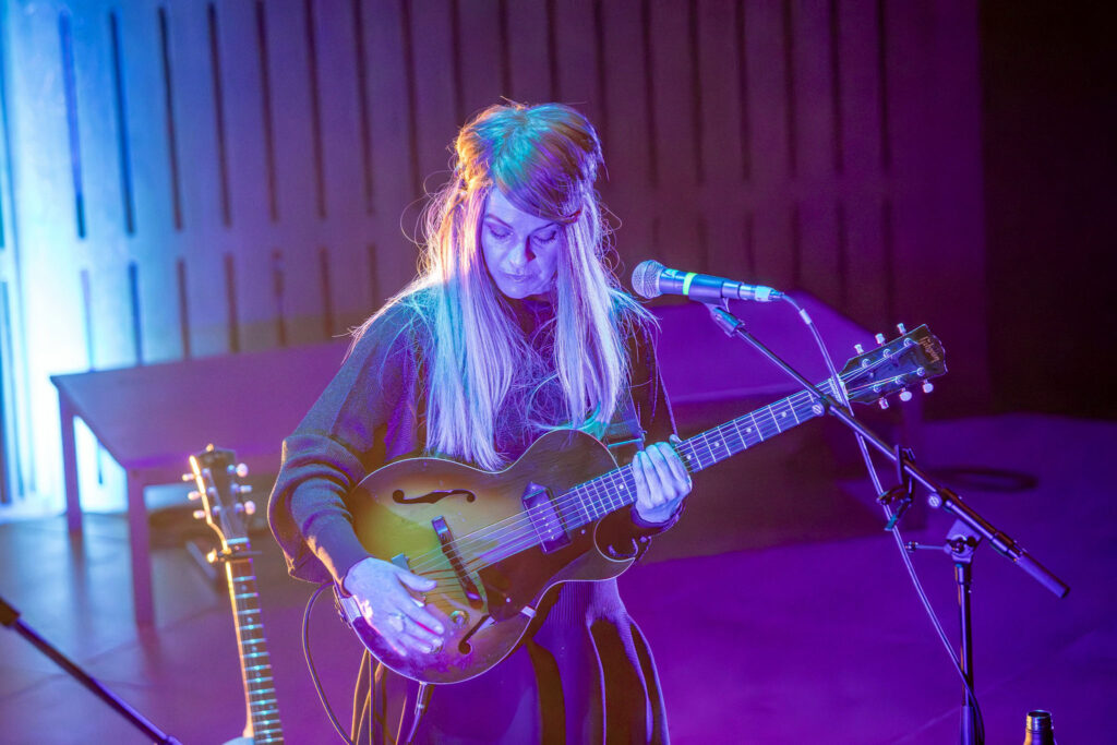 LIVE: Jesca Hoop / Rihab Azar – Howard Assembly Room, Leeds, 17/05/2024 25 093 Enhanced NR
