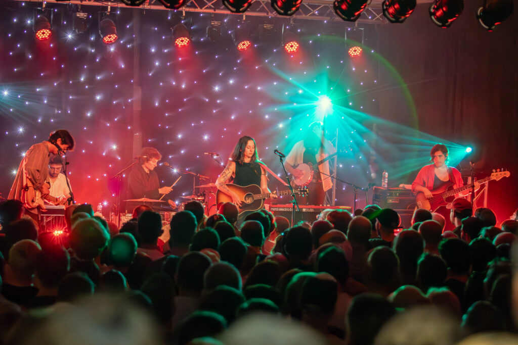 LIVE: Waxahatchee – Leeds Irish Centre, 29/07/2024 24 033 Enhanced NR