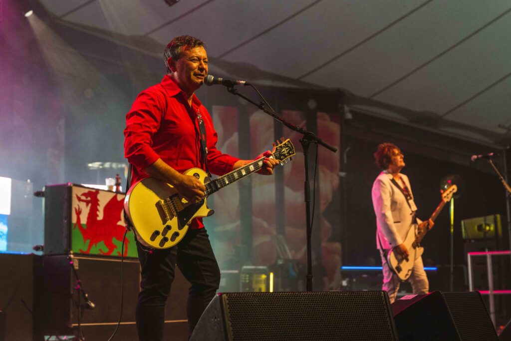 LIVE: Manic Street Preachers / Suede - Llangollen Pavilion, 28/06/2024 24 CUFFE TAYLOR 1