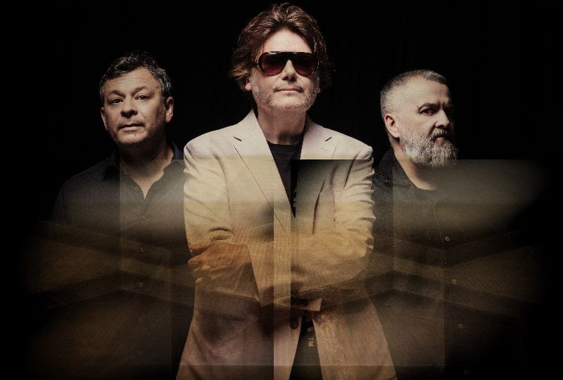 NEWS: Manic Street Preachers release new single 'Decline & Fall' 23 manics