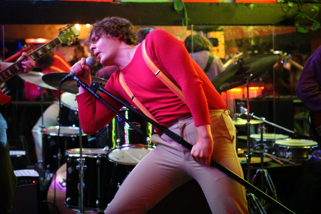 IN CONVERSATION: Mr Bewlay "I want to write songs about MILFs..." 28 mr bew live 2