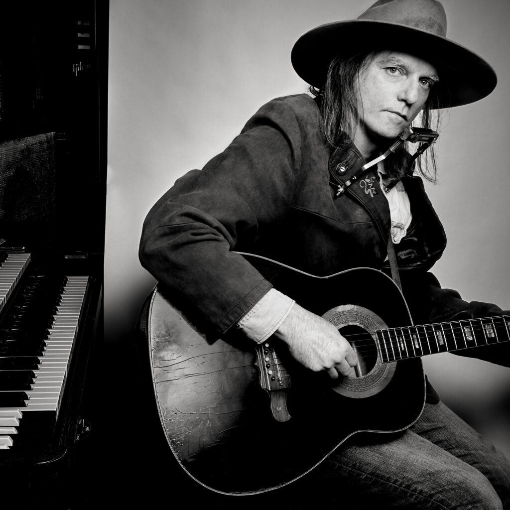 ANTON NEWCOMBE guitar keys 2 Credit Francis Dalacroix