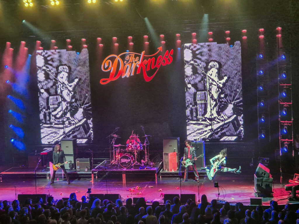 LIVE: The Darkness / Ash – York Barbican, 17/03/2025 24 20250317 225448