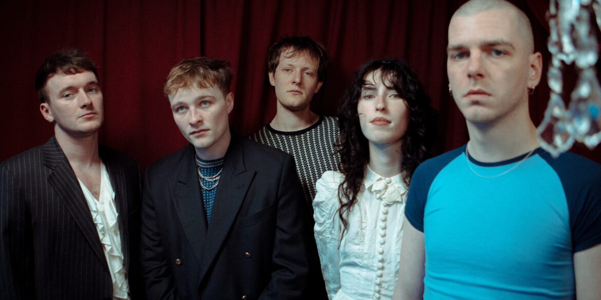 The five members of the band The Queens Head