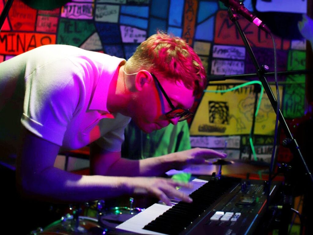 LIVE: SWIGOD! Libertino - Adwaith, Ynys, Los Blancos, KEYS at CWRW, Carmarthen 12/04/2025 23 ynys swigod 2