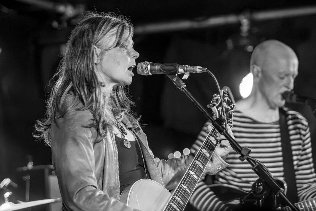 IN CAMERA: The Vaselines – The Crescent, York, 24/05/2025 26 078 Enhanced NR